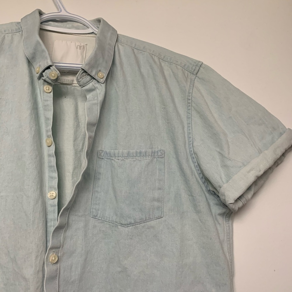 Minimum short sleeve button down